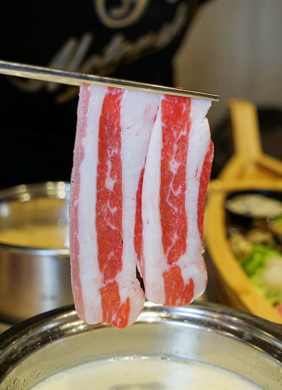 開幕限定！！ 火鍋+蒙古烤肉吃到飽最低只要$278，爽嗑50種以上食材，還免收服務費！