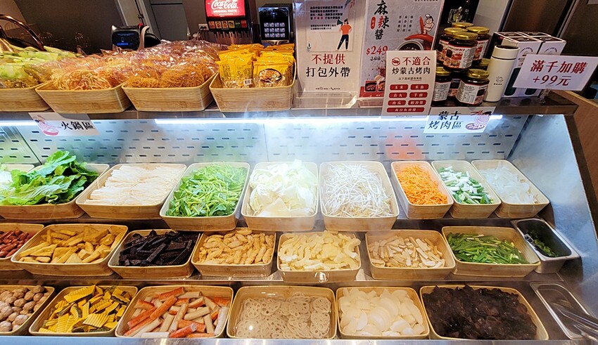 開幕限定！！ 火鍋+蒙古烤肉吃到飽最低只要$278，爽嗑50種以上食材，還免收服務費！