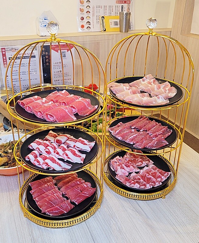 開幕限定！！ 火鍋+蒙古烤肉吃到飽最低只要$278，爽嗑50種以上食材，還免收服務費！