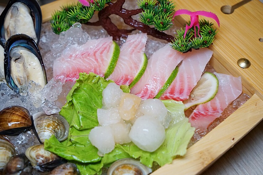 開幕限定！！ 火鍋+蒙古烤肉吃到飽最低只要$278，爽嗑50種以上食材，還免收服務費！