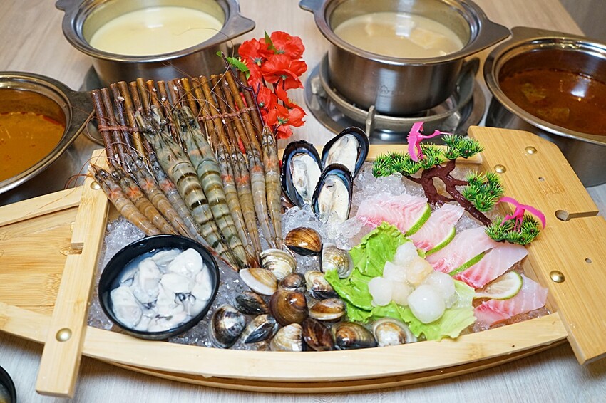 開幕限定！！ 火鍋+蒙古烤肉吃到飽最低只要$278，爽嗑50種以上食材，還免收服務費！