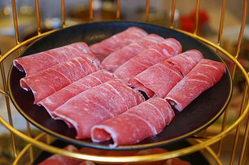 開幕限定！！ 火鍋+蒙古烤肉吃到飽最低只要$278，爽嗑50種以上食材，還免收服務費！