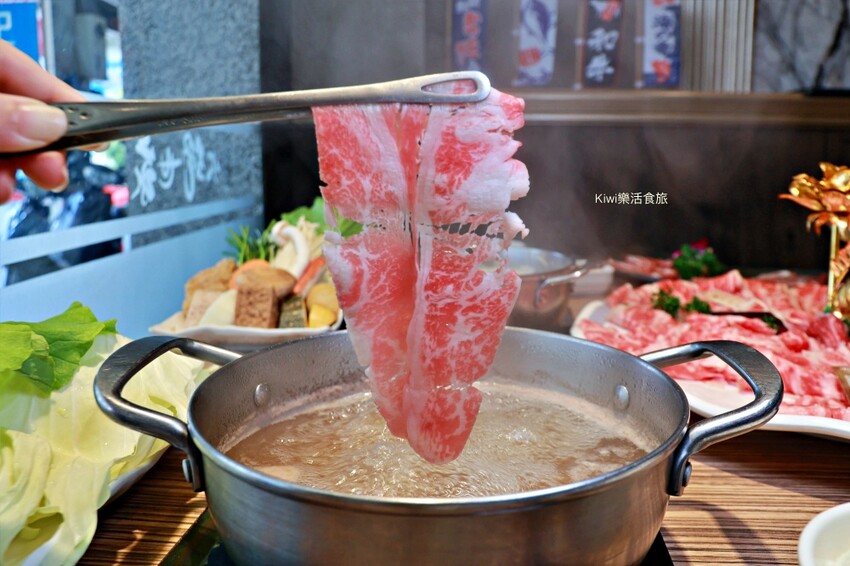 地表最強霸氣綜合牛肉盤太浮誇惹！連父親節限定澎湃海鮮拼盤讓我們稱讚不已，自助Buffet無限暢飲～非假日客滿請儘早預約起來呀！