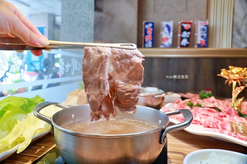 地表最強霸氣綜合牛肉盤太浮誇惹！連父親節限定澎湃海鮮拼盤讓我們稱讚不已，自助Buffet無限暢飲～非假日客滿請儘早預約起來呀！