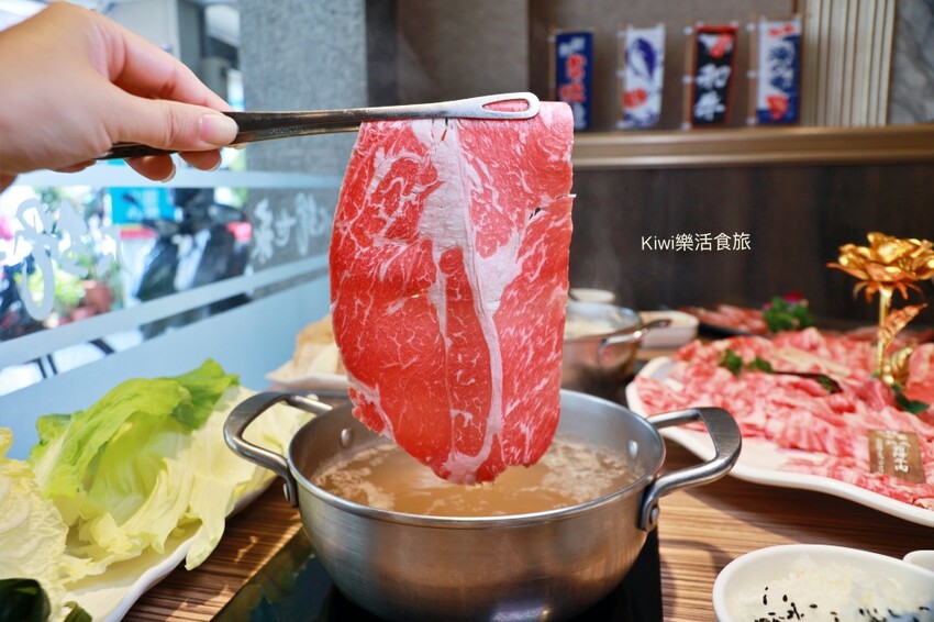 地表最強霸氣綜合牛肉盤太浮誇惹！連父親節限定澎湃海鮮拼盤讓我們稱讚不已，自助Buffet無限暢飲～非假日客滿請儘早預約起來呀！