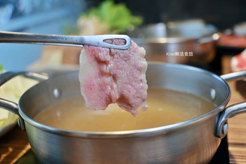 地表最強霸氣綜合牛肉盤太浮誇惹！連父親節限定澎湃海鮮拼盤讓我們稱讚不已，自助Buffet無限暢飲～非假日客滿請儘早預約起來呀！