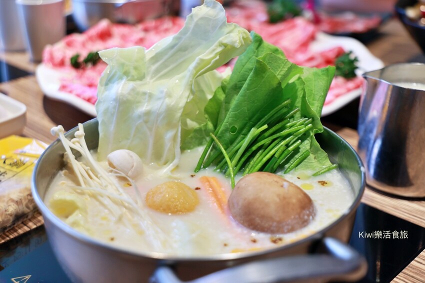 地表最強霸氣綜合牛肉盤太浮誇惹！連父親節限定澎湃海鮮拼盤讓我們稱讚不已，自助Buffet無限暢飲～非假日客滿請儘早預約起來呀！