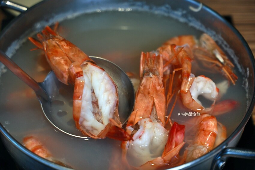 地表最強霸氣綜合牛肉盤太浮誇惹！連父親節限定澎湃海鮮拼盤讓我們稱讚不已，自助Buffet無限暢飲～非假日客滿請儘早預約起來呀！