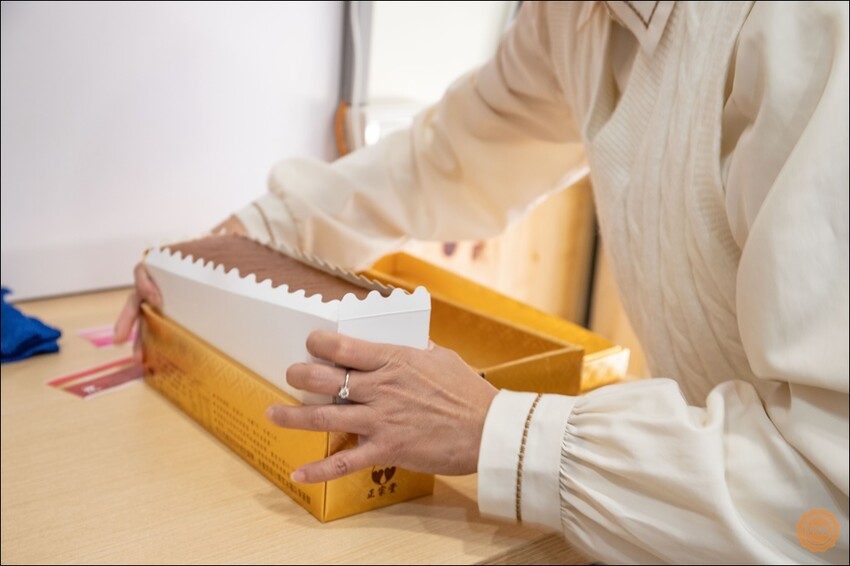 台南市中西區台南知名伴手禮｜彌月蛋糕推薦：長生本舖金蜂蜜蛋糕專賣店