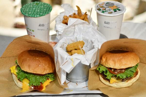 南科人快收藏!MEGOPUN剝皮辣椒漢堡超特別,還有老派經典起司爆漿美味,必吃推薦。