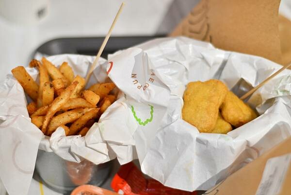 南科人快收藏!MEGOPUN剝皮辣椒漢堡超特別,還有老派經典起司爆漿美味,必吃推薦。