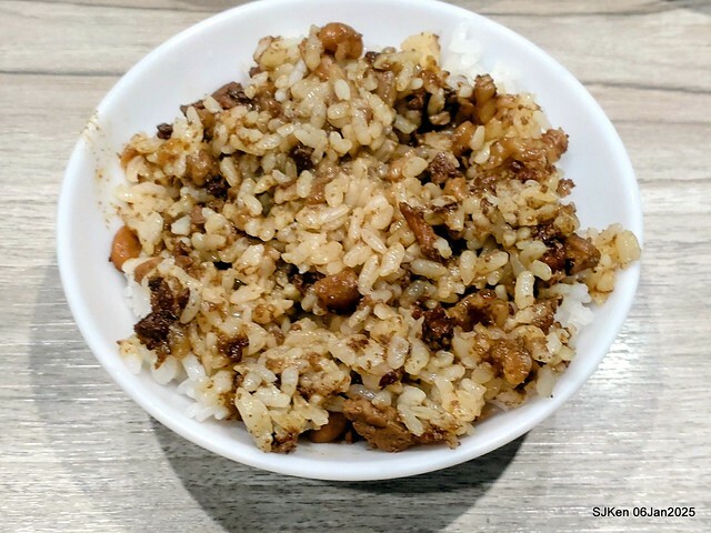 台北興安街強記圓環肉羹滷肉飯(Light dishes with Meat soup, Spare ribs soup and Baised Rice with Pork and Soy Sauce) by SJKen on Jan 6, 2025.