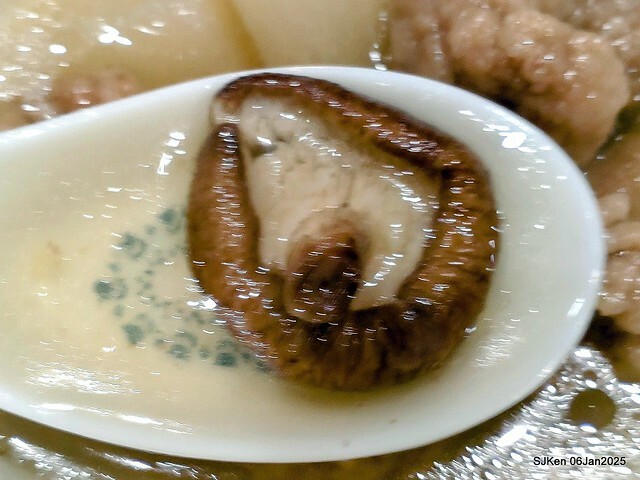 台北興安街強記圓環肉羹滷肉飯(Light dishes with Meat soup, Spare ribs soup and Baised Rice with Pork and Soy Sauce) by SJKen on Jan 6, 2025.