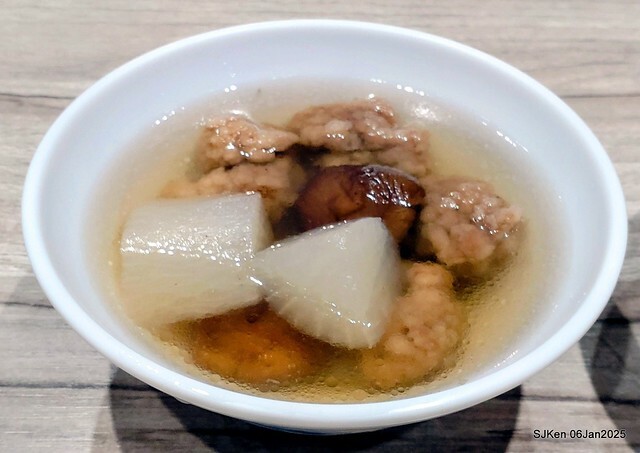 台北興安街強記圓環肉羹滷肉飯(Light dishes with Meat soup, Spare ribs soup and Baised Rice with Pork and Soy Sauce) by SJKen on Jan 6, 2025.