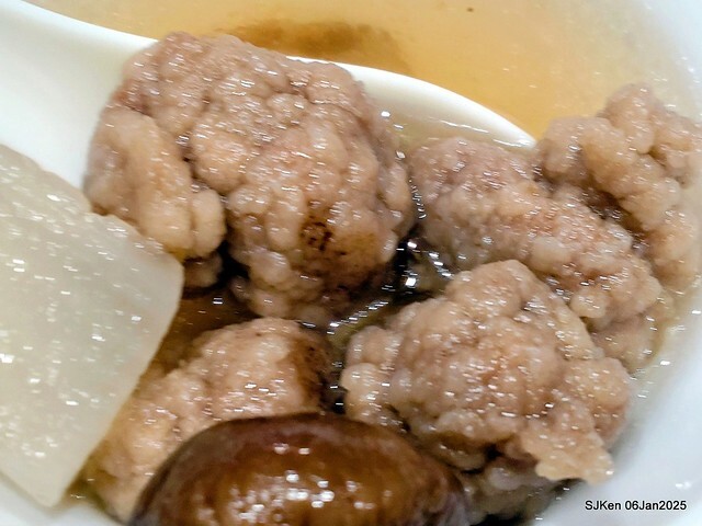 台北興安街強記圓環肉羹滷肉飯(Light dishes with Meat soup, Spare ribs soup and Baised Rice with Pork and Soy Sauce) by SJKen on Jan 6, 2025.