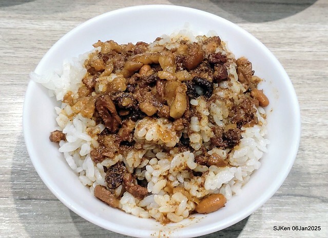 台北興安街強記圓環肉羹滷肉飯(Light dishes with Meat soup, Spare ribs soup and Baised Rice with Pork and Soy Sauce) by SJKen on Jan 6, 2025.