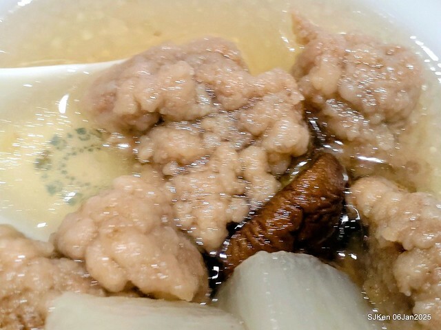 台北興安街強記圓環肉羹滷肉飯(Light dishes with Meat soup, Spare ribs soup and Baised Rice with Pork and Soy Sauce) by SJKen on Jan 6, 2025.