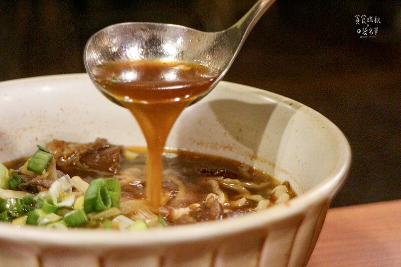 台東綠島｜嚴選台東Q彈手工拉麵搭配甘醇牛肉湯，令人垂涎三尺｜大叔夏麵