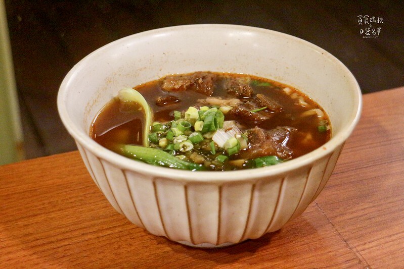 台東綠島｜嚴選台東Q彈手工拉麵搭配甘醇牛肉湯，令人垂涎三尺｜大叔夏麵