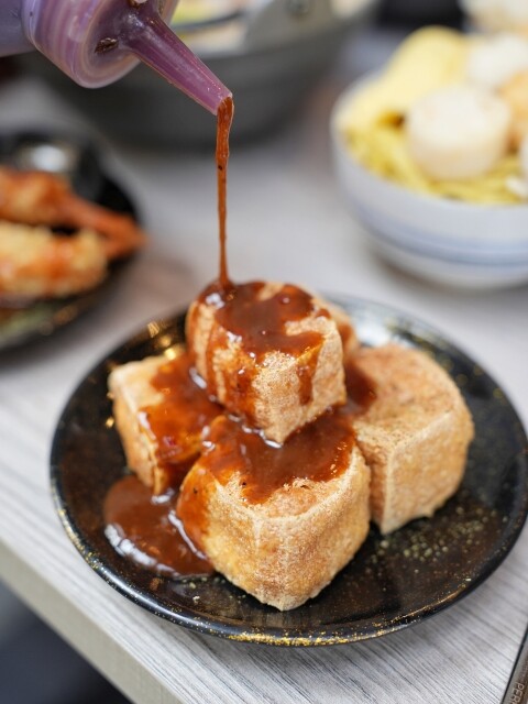 【高雄食記】高CP值料多即食鍋〔 小二春福氣鍋復興店 〕線上點餐預約取餐免等候，四種口味可全素，UBER可外送。