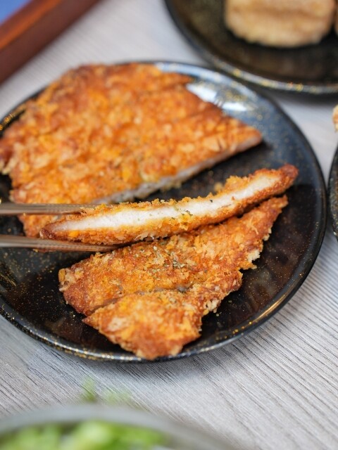 【高雄食記】高CP值料多即食鍋〔 小二春福氣鍋復興店 〕線上點餐預約取餐免等候，四種口味可全素，UBER可外送。