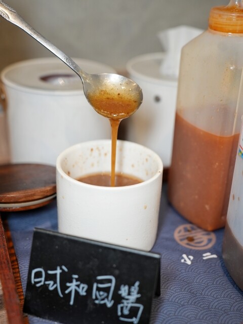 【高雄食記】高CP值料多即食鍋〔 小二春福氣鍋復興店 〕線上點餐預約取餐免等候，四種口味可全素，UBER可外送。