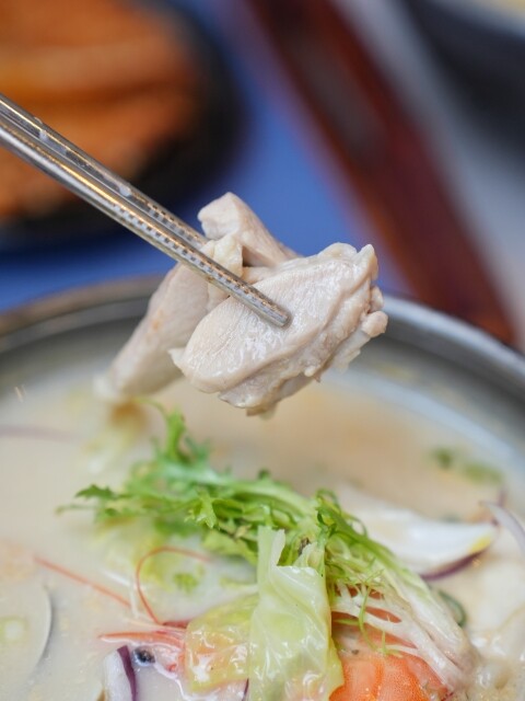 【高雄食記】高CP值料多即食鍋〔 小二春福氣鍋復興店 〕線上點餐預約取餐免等候，四種口味可全素，UBER可外送。