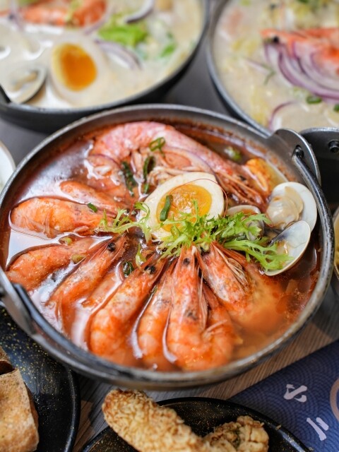 【高雄食記】高CP值料多即食鍋〔 小二春福氣鍋復興店 〕線上點餐預約取餐免等候，四種口味可全素，UBER可外送。