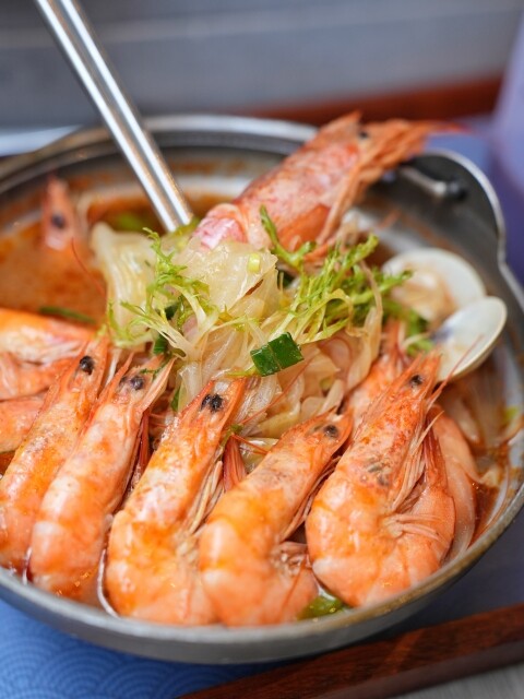 【高雄食記】高CP值料多即食鍋〔 小二春福氣鍋復興店 〕線上點餐預約取餐免等候，四種口味可全素，UBER可外送。