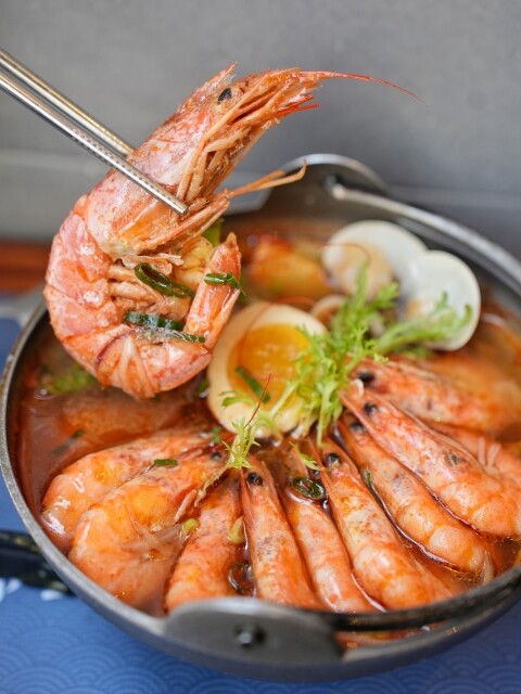 【高雄食記】高CP值料多即食鍋〔 小二春福氣鍋復興店 〕線上點餐預約取餐免等候，四種口味可全素，UBER可外送。