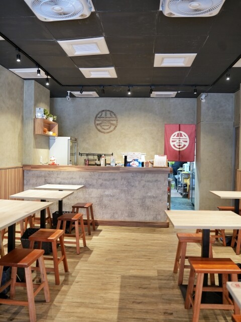 【高雄食記】高CP值料多即食鍋〔 小二春福氣鍋復興店 〕線上點餐預約取餐免等候，四種口味可全素，UBER可外送。