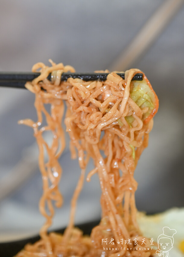 【台中】巷口宵夜點心 台中健行店｜不只宵夜場，晚餐不知道吃什麼？來這裡準沒錯 » 阿君的玩食天堂