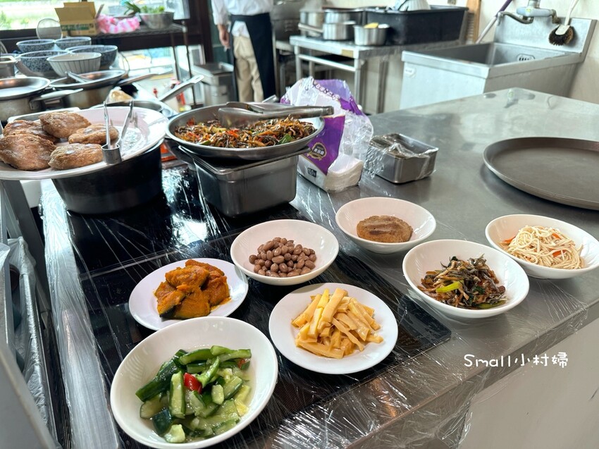 牛排教父親哥退休移居鄉間自營【鄧師傅牛肉麵】隱藏在田野透天厝 牛排教父親哥退休移居鄉間自營【鄧師傅牛肉麵】隱藏在田野透天厝