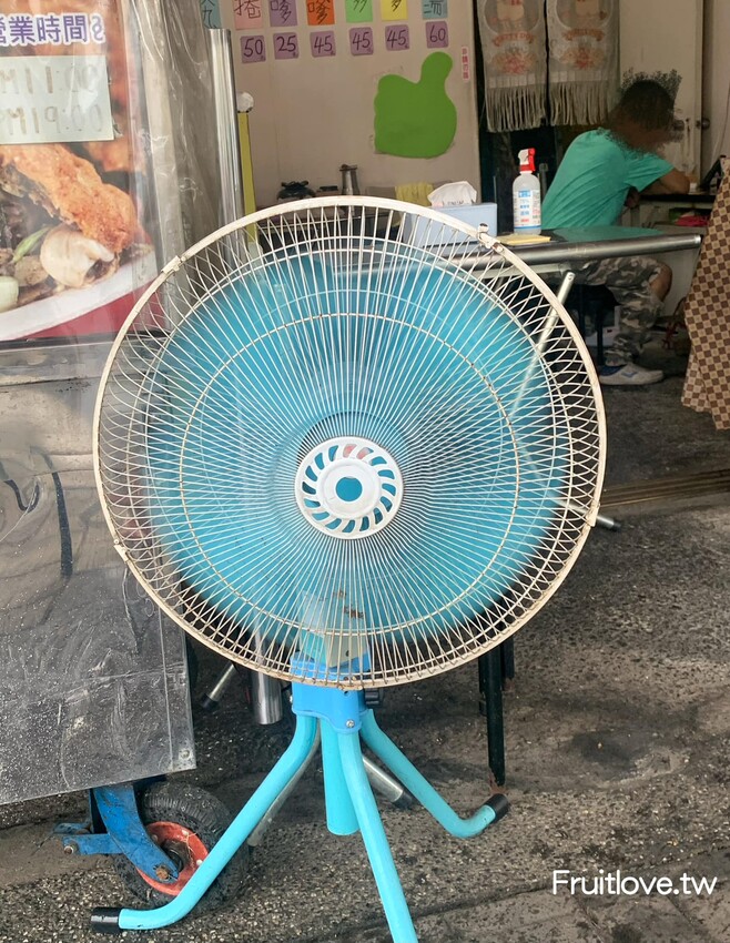 霧峰古早味蚵嗲⟩不輸王功的炸蚵嗲，外酥內鬆軟，蚵仔給的量不少，其它炸物平價又好吃-台中霧峰美食/點心 @果果愛Fruitlove