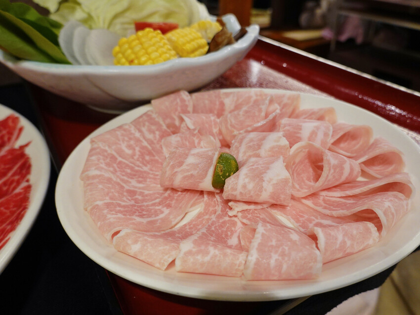 台北大安—鼎王麻辣鍋｜台中起家麻辣鍋霸主 豆腐鴨血無限續加｜東區、忠孝復興