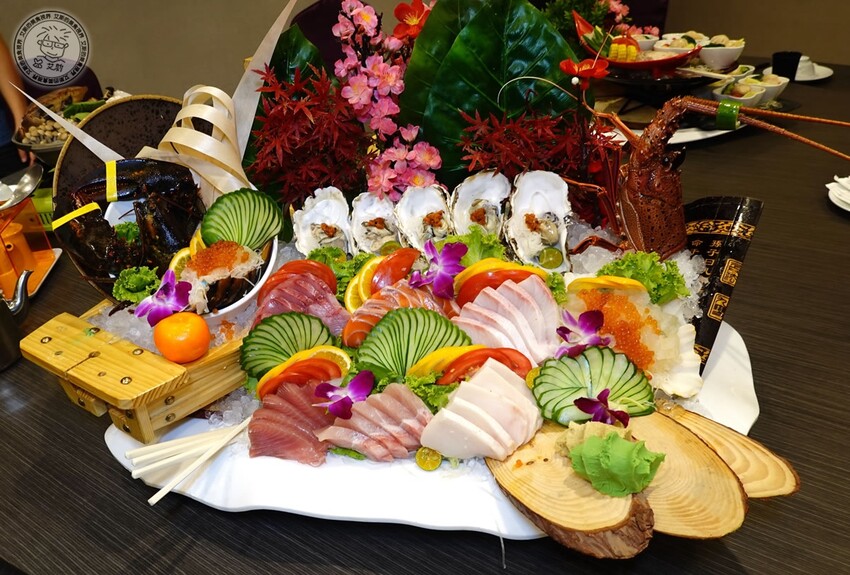 【 三峽日本料理 】父親節還找不到去哪慶祝嗎？來東街日本料理絕對是最好的選擇，不論是日本料理、合菜、桌