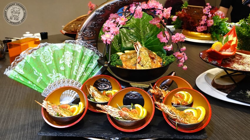 【 三峽日本料理 】父親節還找不到去哪慶祝嗎？來東街日本料理絕對是最好的選擇，不論是日本料理、合菜、桌