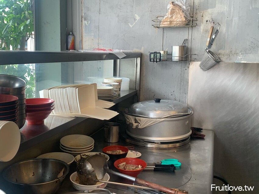 雞母古早味炒麵⟩鍋香氣十足的炒麵，加上蒜泥超夠味好吃，骨仔肉湯料多，肉超軟嫩-台中大里美食/早午餐 @果果愛Fruitlove