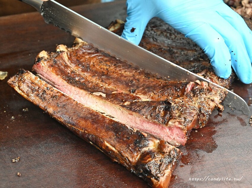 高雄人氣Celebrate BBQ 慶祝燒烤快閃台中，聯名Ivorish生吐司，一週只營業三天！