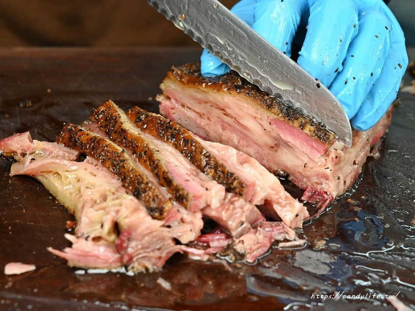 高雄人氣Celebrate BBQ 慶祝燒烤快閃台中，聯名Ivorish生吐司，一週只營業三天！