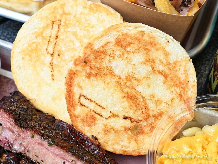 高雄人氣Celebrate BBQ 慶祝燒烤快閃台中，聯名Ivorish生吐司，一週只營業三天！