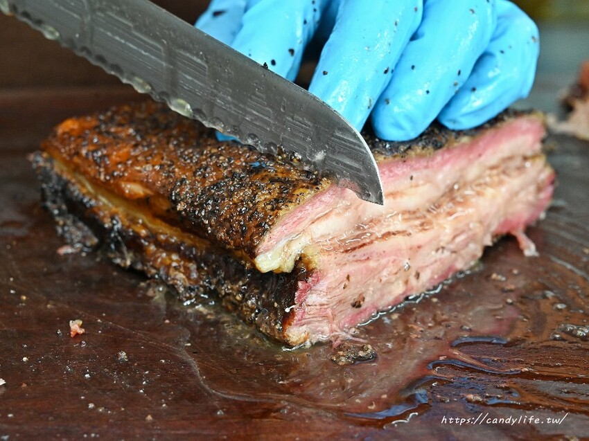 高雄人氣Celebrate BBQ 慶祝燒烤快閃台中，聯名Ivorish生吐司，一週只營業三天！