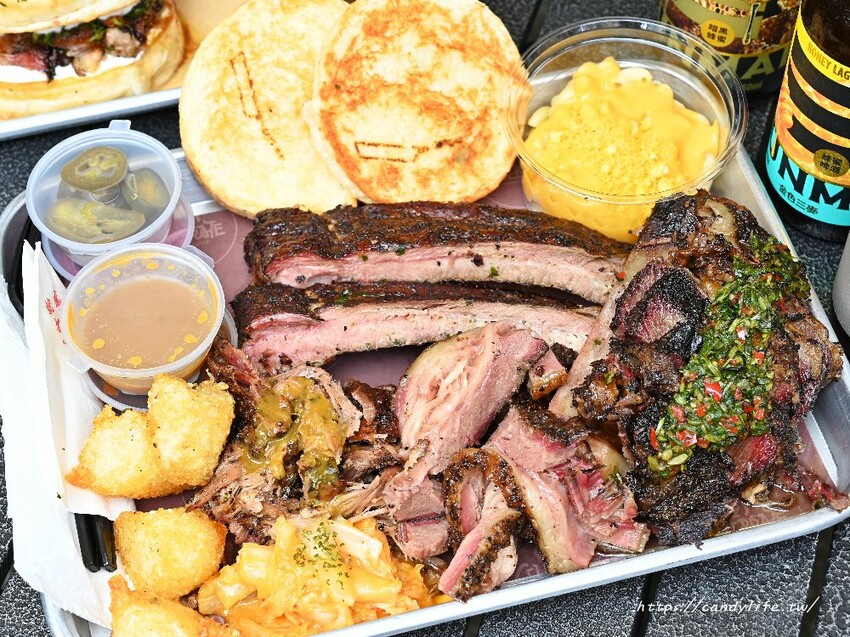 高雄人氣Celebrate BBQ 慶祝燒烤快閃台中，聯名Ivorish生吐司，一週只營業三天！