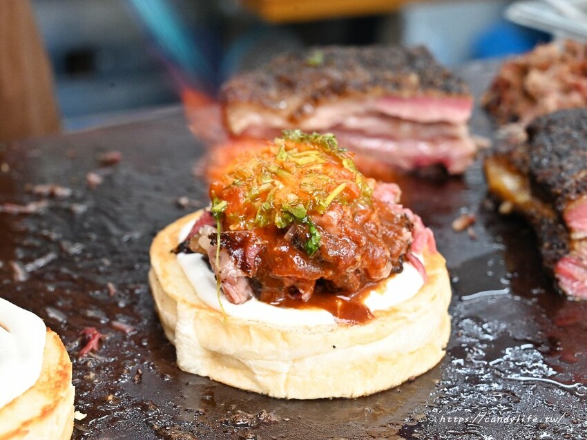 高雄人氣Celebrate BBQ 慶祝燒烤快閃台中，聯名Ivorish生吐司，一週只營業三天！