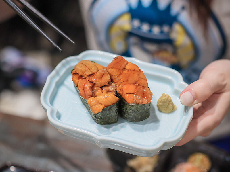 竹北日式料理 馬的生食丼 新鮮海鮮生食丼飯加點鮮魚味增湯只要$9元 內用免費續湯 Google評論鮭魚卵手捲買一送一