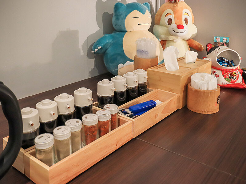 竹北日式料理 馬的生食丼 新鮮海鮮生食丼飯加點鮮魚味增湯只要$9元 內用免費續湯 Google評論鮭魚卵手捲買一送一