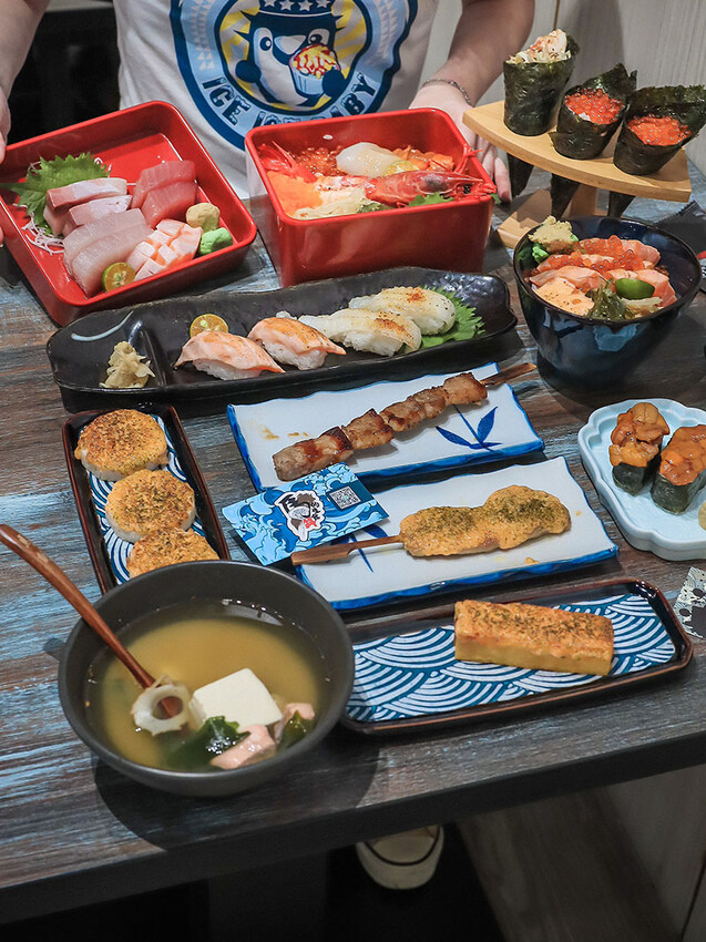 竹北日式料理 馬的生食丼 新鮮海鮮生食丼飯加點鮮魚味增湯只要$9元 內用免費續湯 Google評論鮭魚卵手捲買一送一