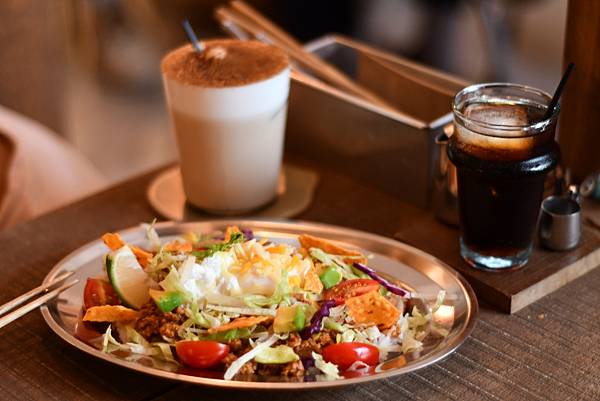 台南中西區必訪咖啡店回歸！日式木質系ゴゴ台所2.0，經典塔可飯必點。