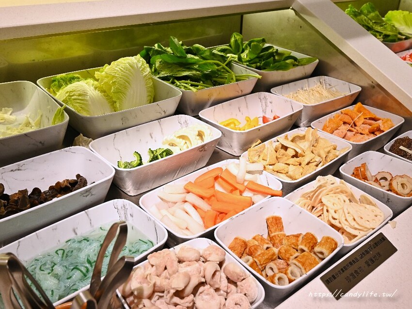 全台最大築間鍋物就在台中中科商圈，佔地百坪，火烤兩吃自助吧吃到飽，營業至凌晨四點