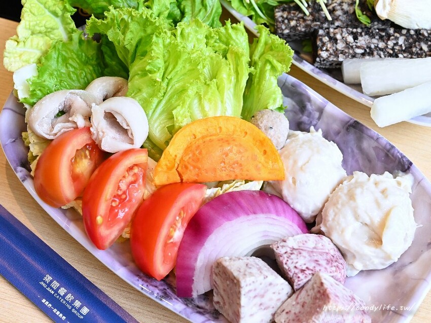 全台最大築間鍋物就在台中中科商圈，佔地百坪，火烤兩吃自助吧吃到飽，營業至凌晨四點